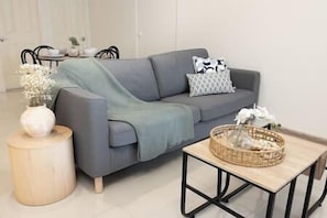 Private Living Room (3)