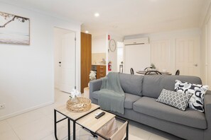 Private Living Room (4)