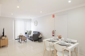 Private Living Room (4)