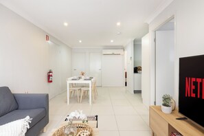 Private Living Room (2)