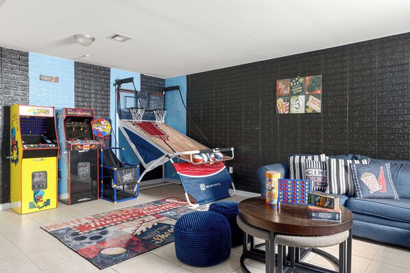 Newark Ruby Level 1 arcades + games + movie projector and 6ft screen for indoor/outdoor use