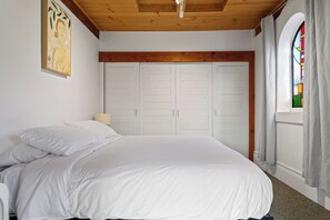 Primary Bedroom (1)