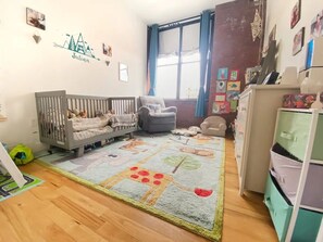 Beautiful Sunny Williamsburg 2BR