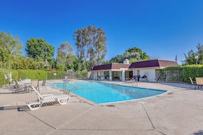 Ardmore Terrace | Community Pool