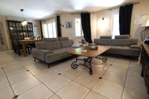 Vacation rental TAILLADES house for rent with all comfort living room