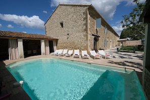 Location vacances LAMANON mas à louer piscine