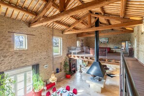 LAMANON holiday rental farmhouse to rent dining room