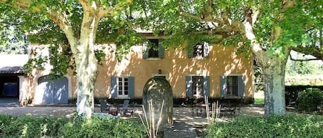 Location vacances LES VIGNERES mas à louer façade