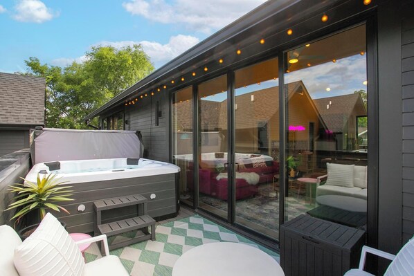 Roof Top Deck with Hot Tub!