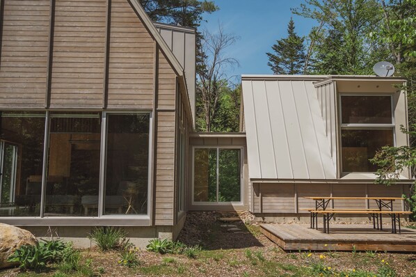 Le Havre Gris, chalet design niché au cœur de la nature.