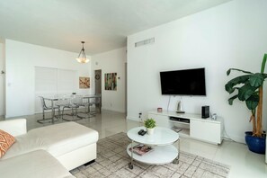 Living room (2)