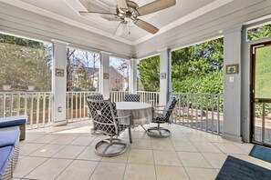 Large screen porch provides additional dining option with seating for 4+ seats.
