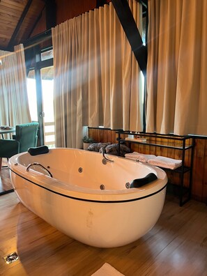 Private spa tub