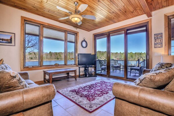 Gorgeous living room to enjoy time with family watching movies