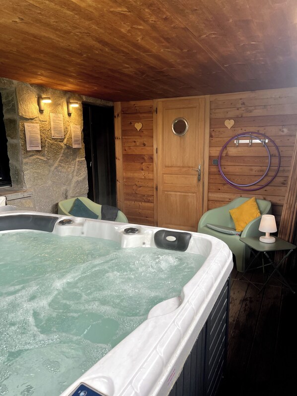 Jacuzzi du chalet le Coup de cœur du Renard (1)