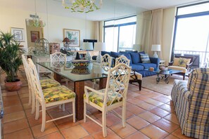 Seaplace G7-405 living area
