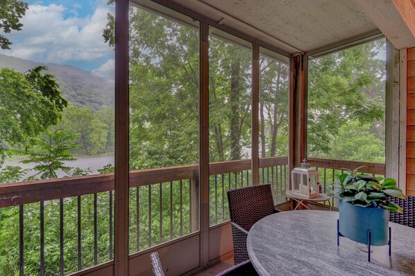Private Deck Overlooking Lake Taneycomo
