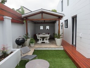 The Cape White Villa / Common space - verandha