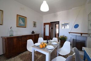 Autumn, Living Room, Spring, Summer