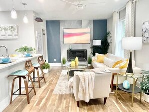 Open living room with Frame TV and all the view apps:)