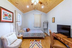 Cozy and artsy studio with a queen bed