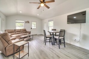 Living Area | Free WiFi | Smart TV | Single-Story Property