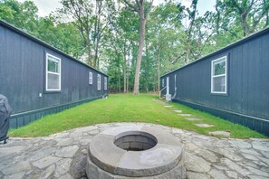 Shared Wood-Burning Fire Pit | Nearby Public Boat Ramp
