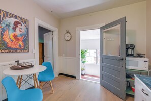 Dining Area | Dishware/Flatware Provided