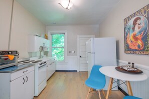 Kitchen | Central Air Conditioning/Heat | Free WiFi | Single-Story Unit