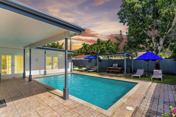 Outdoor Pool | Firepit | Pergola & Dining to Enjoy with Friends & Family