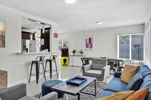 Spacious living room | Pacman Arcade Machine | Sofa & 2 Arm chairs
