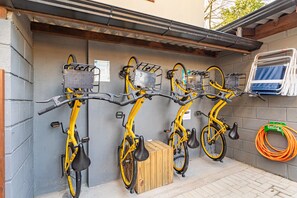 Disponibilizamos bicicletas para aluguel por diária a preços mínimos! Com elas você poderá passear pelas ciclovias à beira da Lagoa da Conceição e ir até a Praia da Joaquina ou Campeche