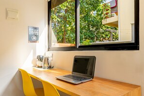Mesa de refeições e trabalho para duas pessoas