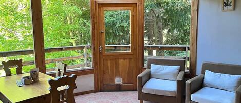 salón de cabañas frente al lago villa la angostura | Le Pommier 1