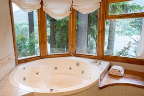 Hermoso jacuzzi con vista BOG Le Pommier 3 Villa La Angostura