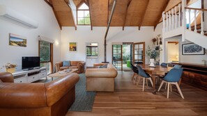 Living and dining room with cosy fireplace