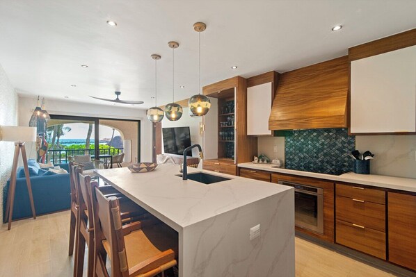 Kitchen & Island