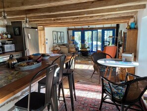 kitchen, breakfast nook
