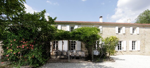 FAÇADE DE LA MAISON