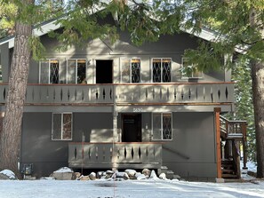 Chalet with balconies, decks and charm