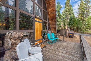 Front Deck, Entry