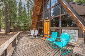 Front Deck, Entry