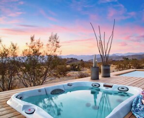 Bañera de hidromasaje al aire libre
