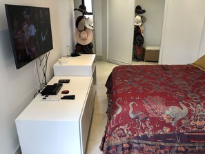 Bed,Photo of the whole room,Bedroom
