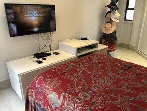 Bed,Photo of the whole room,Bedroom