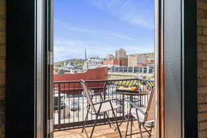 Your balcony offers serene views of the Duluth skyline, complete with a table and chairs. It’s the perfect spot to unwind, savor a cup of coffee, and watch the city’s charm unfold.