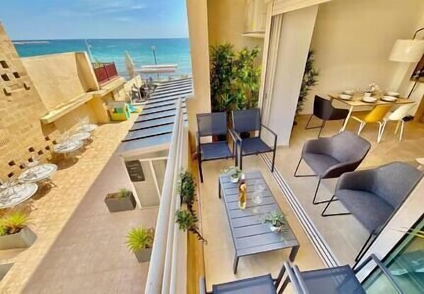 [Balcon] Repas en plein air avec vue sur la mer