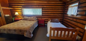 Unit with comfortable 1 Queen bed and trundle bed