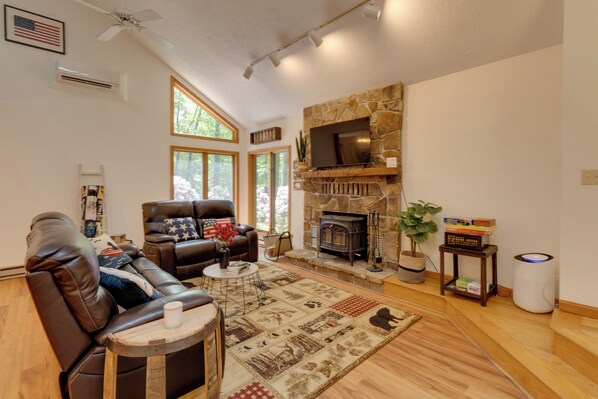 Terra Alta Vacation Rental | 2BR | 2.5BA | 1,824 Sq Ft | Stairs Required