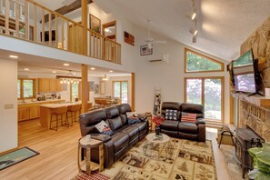 Living Room | Smart TV | Fireplace | 1st Floor